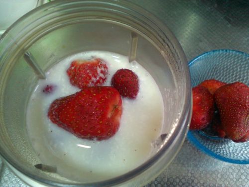 草莓牛奶的制作步骤有哪些「怎样做草莓牛奶」