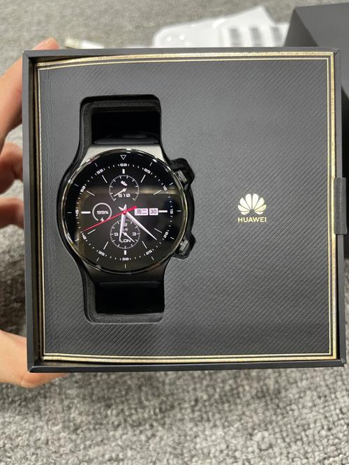 该手表采用了huaweiwatch2系列最新一代的时尚风格,拥有一块大而清晰