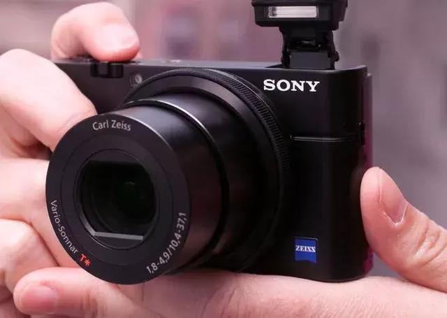 买数码相机到哪里买比较正规（在选购数码相机时需要从哪几个方面进行考量?）