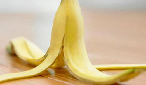 香蕉皮妙用多 香蕉皮有美白牙齿的作用（香蕉皮真的能美白牙齿吗）