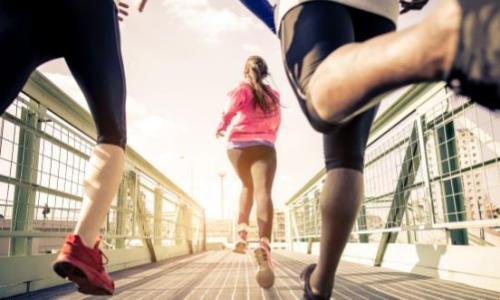 跑步可以让我们活得更健康 但并不是跑得越多就越好（跑步能让我们的身体变