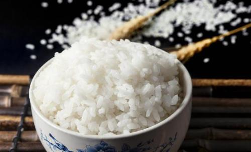 平常吃的白米饭到底有没有营养 每天米饭吃多了会胖吗（白米饭吃的多会长胖