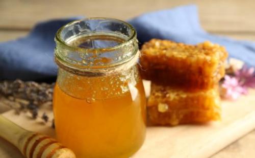 八种蜂蜜的较为常见功能 巧食蜂蜜菜谱效果加倍（蜂蜜的食谱大全）