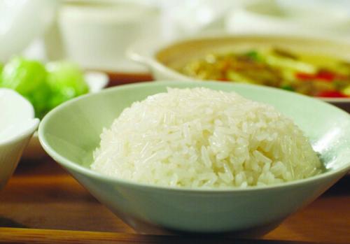 白米饭是垃圾食品吗？吃白米饭是取其糟粕？（白米饭到底健不健康）