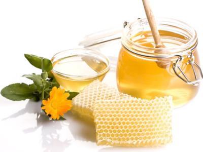喝蜂蜜水有什么禁忌？蜂蜜水什么时候喝好（喝蜂蜜水有啥好处?什么时候喝最