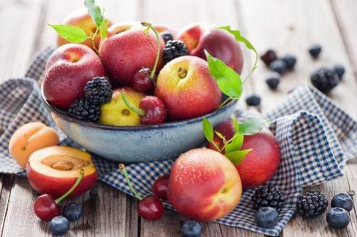 晚上吃水果好吗？为什么晚上吃水果伤身体（晚上吃水果好吗?为什么晚上吃水