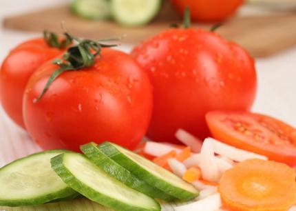 西红柿不能和什么一起吃？西红柿怎么吃最有营养（西红柿不能跟什么在一起吃